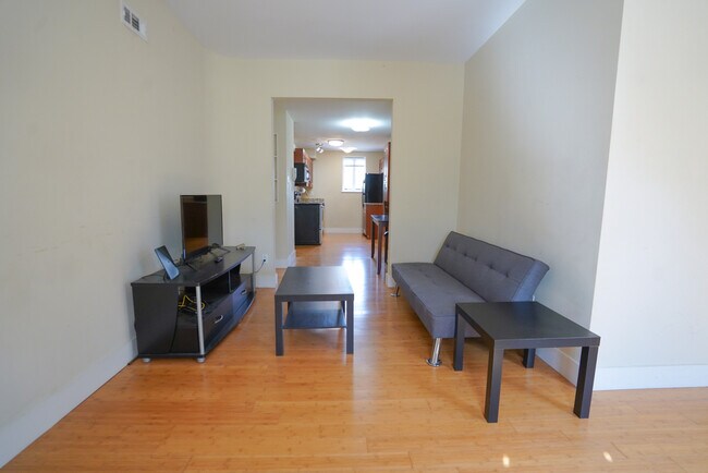 611 Westgate Ave, Unit A in University City, MO - Foto de edificio - Building Photo