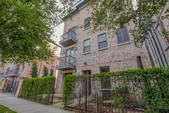 2821 Hicks St in Houston, TX - Building Photo - Building Photo