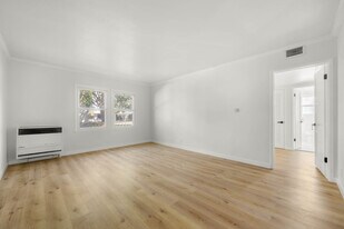 8734.5 Belford Ave in Los Angeles, CA - Building Photo