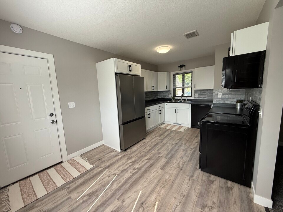 1148 5th Ave SE, Unit Unit1 in Rochester, MN - Building Photo
