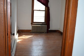 185 W Spotswood Ave in Elkton, VA - Building Photo - Building Photo