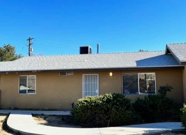 58785 Barron Dr, Unit B in Yucca Valley, CA - Building Photo - Building Photo