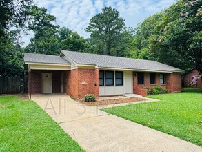 957 Parkwood Ct in Montgomery, AL - Building Photo - Building Photo