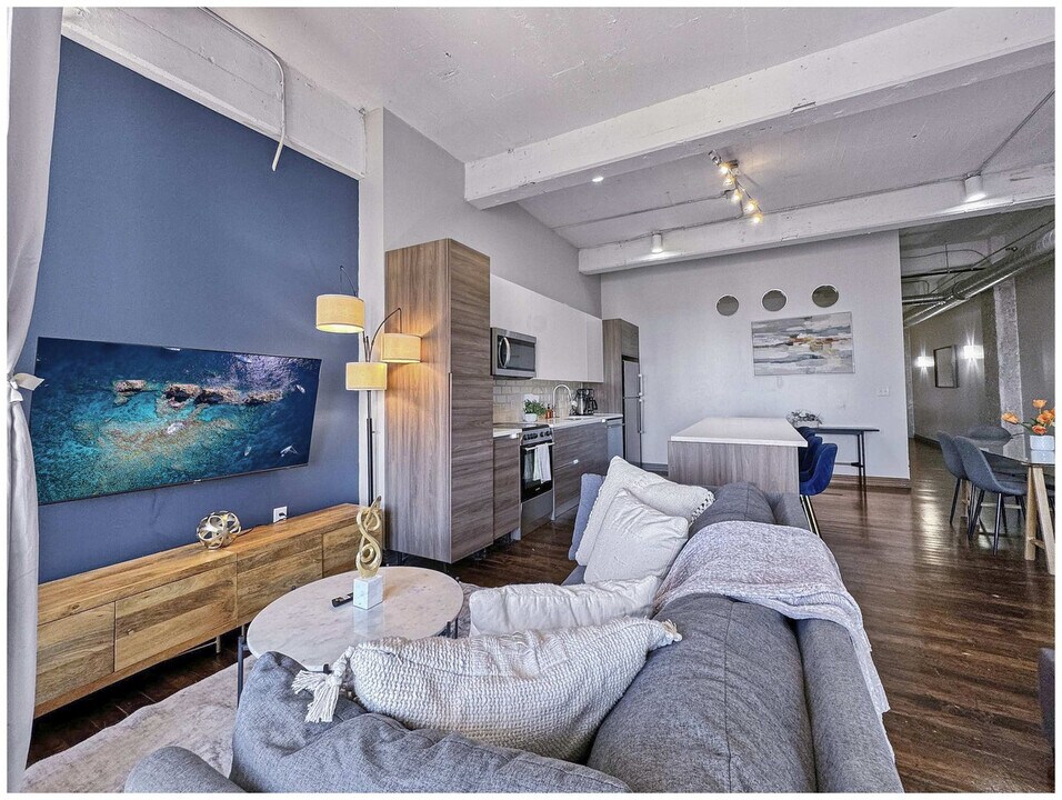 555 Evergreen St in Dallas, TX - Foto de edificio