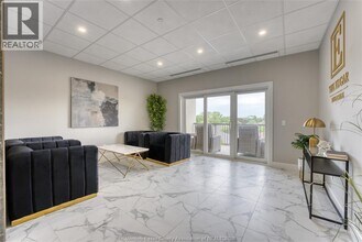 7887 Edgar St in Windsor, ON - Foto de edificio - Building Photo