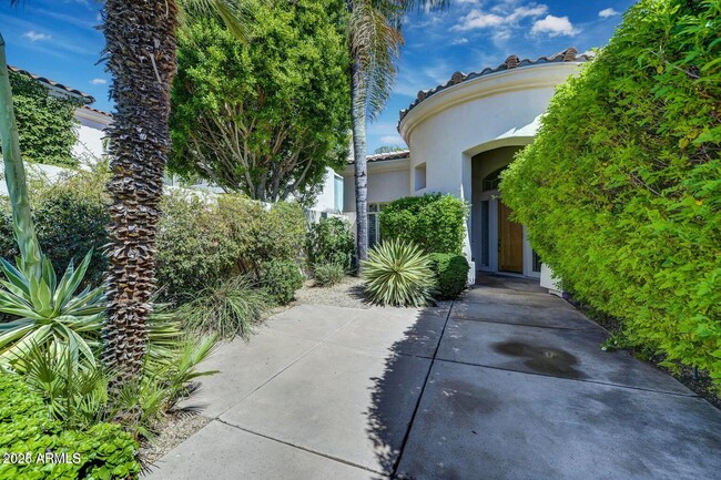 7644 E Tuckey Ln in Scottsdale, AZ - Building Photo - Building Photo