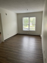 498 Marlboro Rd in Brattleboro, VT - Foto de edificio - Building Photo