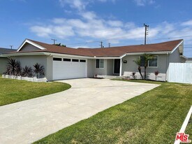 5421 Hendricksen Dr in Huntington Beach, CA - Building Photo