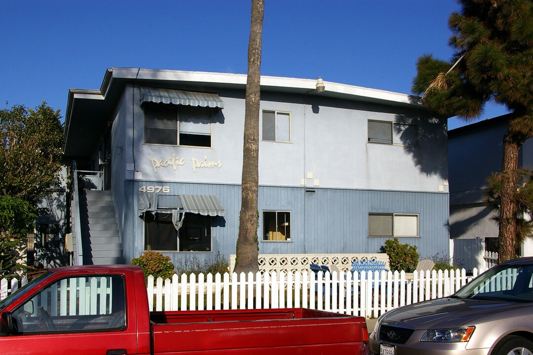 4976 Long Branch Ave in San Diego, CA - Foto de edificio