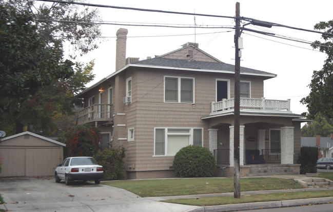 1143 E Olive Ave in Fresno, CA - Foto de edificio - Building Photo