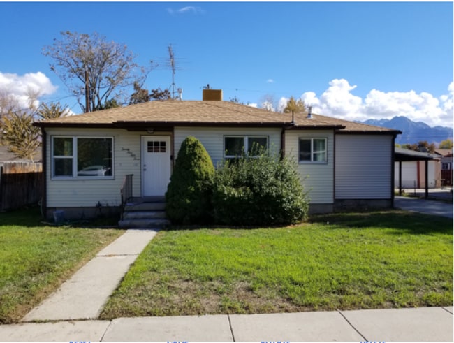 property at 2953 S Garden Cir