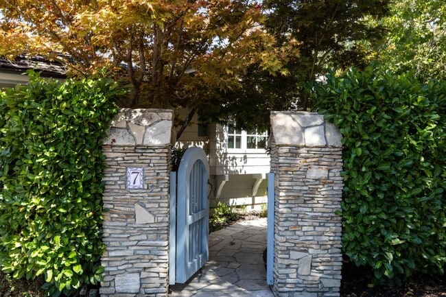 7 Maywood Ln in Menlo Park, CA - Building Photo - Building Photo