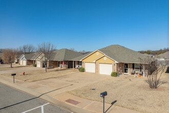 Rose Rock Cottages in Noble, OK - Foto de edificio - Building Photo