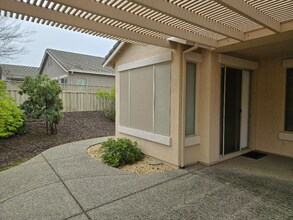 405 Hopkins Ct in Lincoln, CA - Foto de edificio - Building Photo