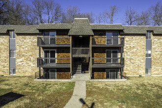 Oakside Apartments in Shawnee, KS - Building Photo - Building Photo