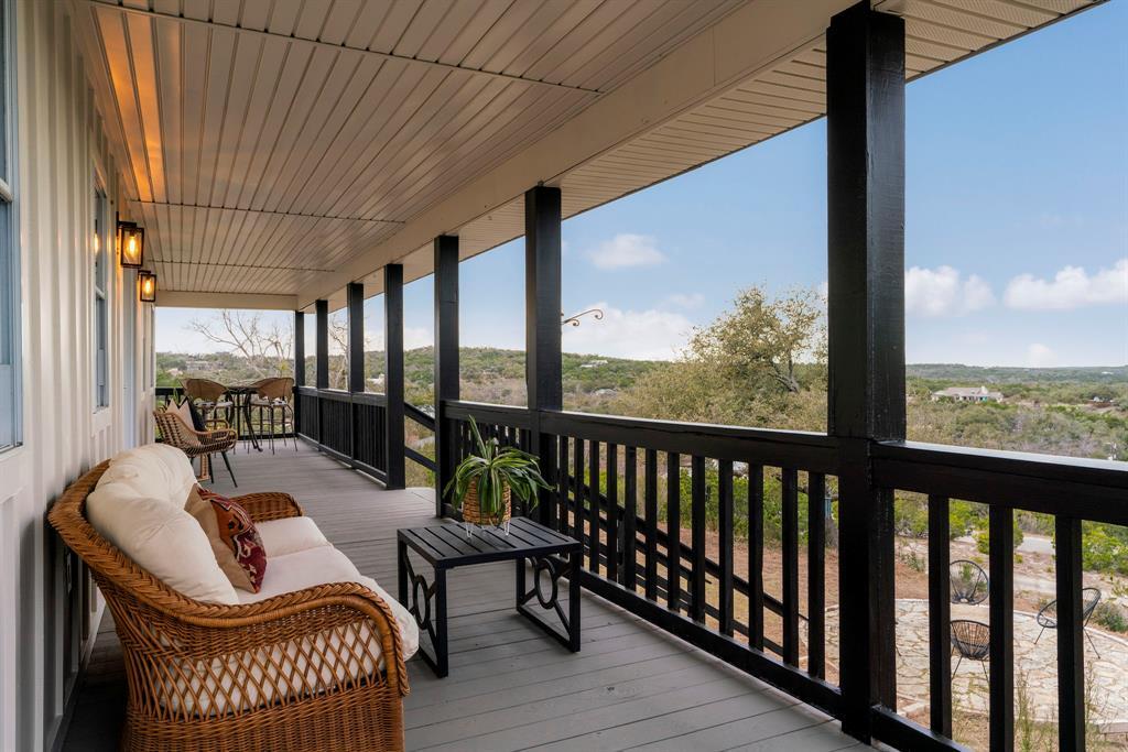 200 Hilltop Dr in Dripping Springs, TX - Foto de edificio