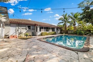 516 NE 23rd St in Wilton Manors, FL - Building Photo