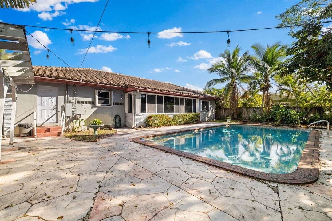 516 NE 23rd St in Wilton Manors, FL - Building Photo