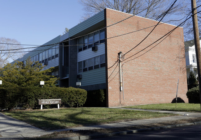 Essex Square in Bloomfield, NJ - Building Photo - Building Photo