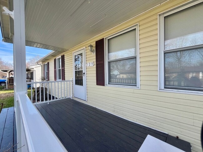 129 Troeckler Ln in Granite City, IL - Building Photo - Building Photo