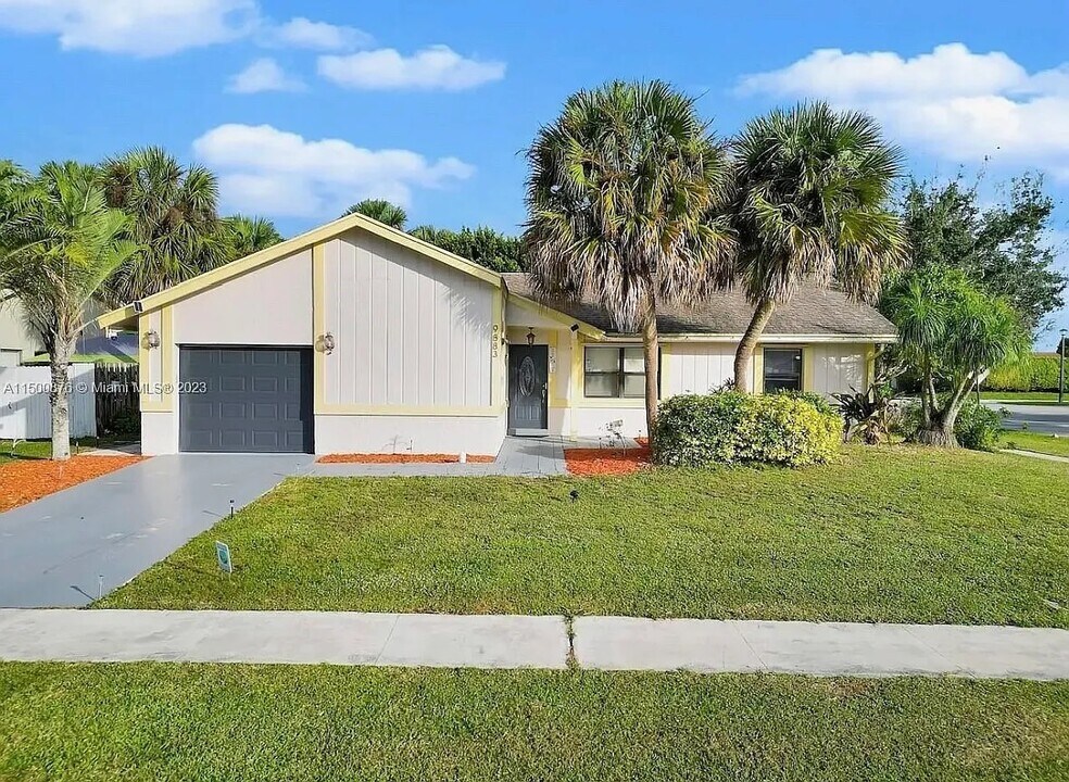 9883 Liberty Ct in Boca Raton, FL - Building Photo