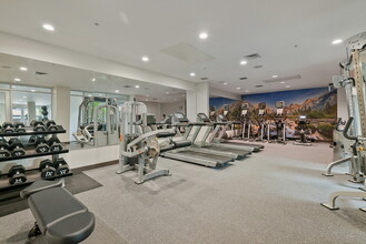 Connolly Station in Dublin, CA - Foto de edificio - Building Photo