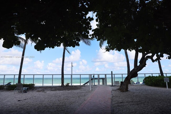 3001 S Ocean Dr, Unit 1241 in Hollywood, FL - Foto de edificio - Building Photo