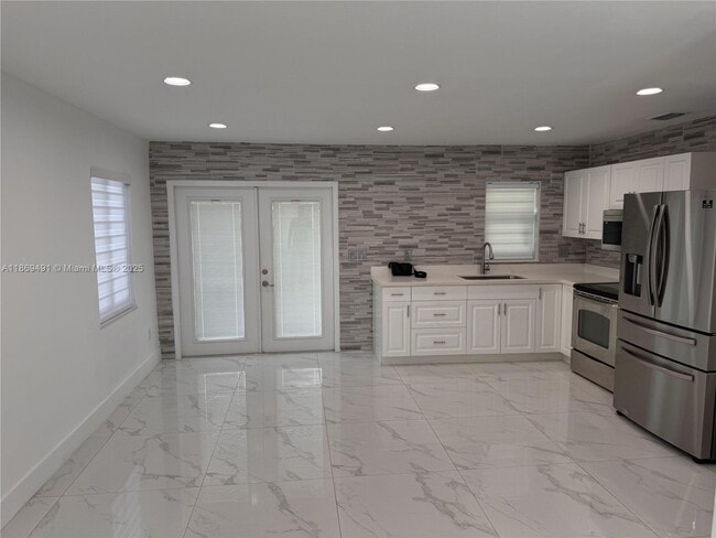 9915 Nicaragua Dr in Cutler Bay, FL - Building Photo - Building Photo