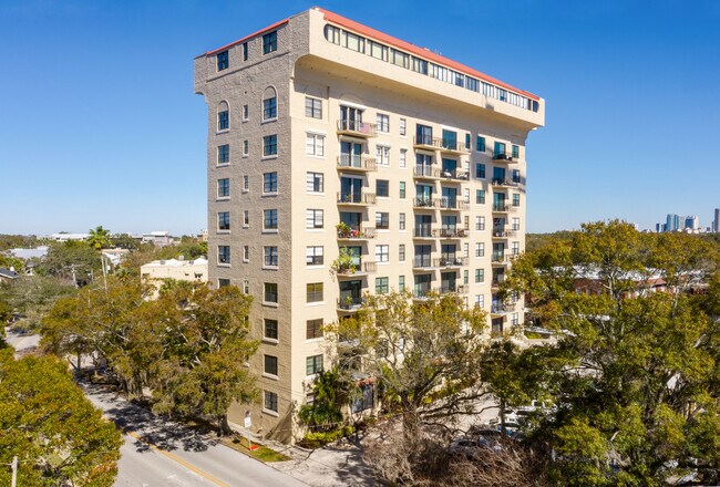 Bayshore Royal Condominium in Tampa, FL - Foto de edificio - Building Photo