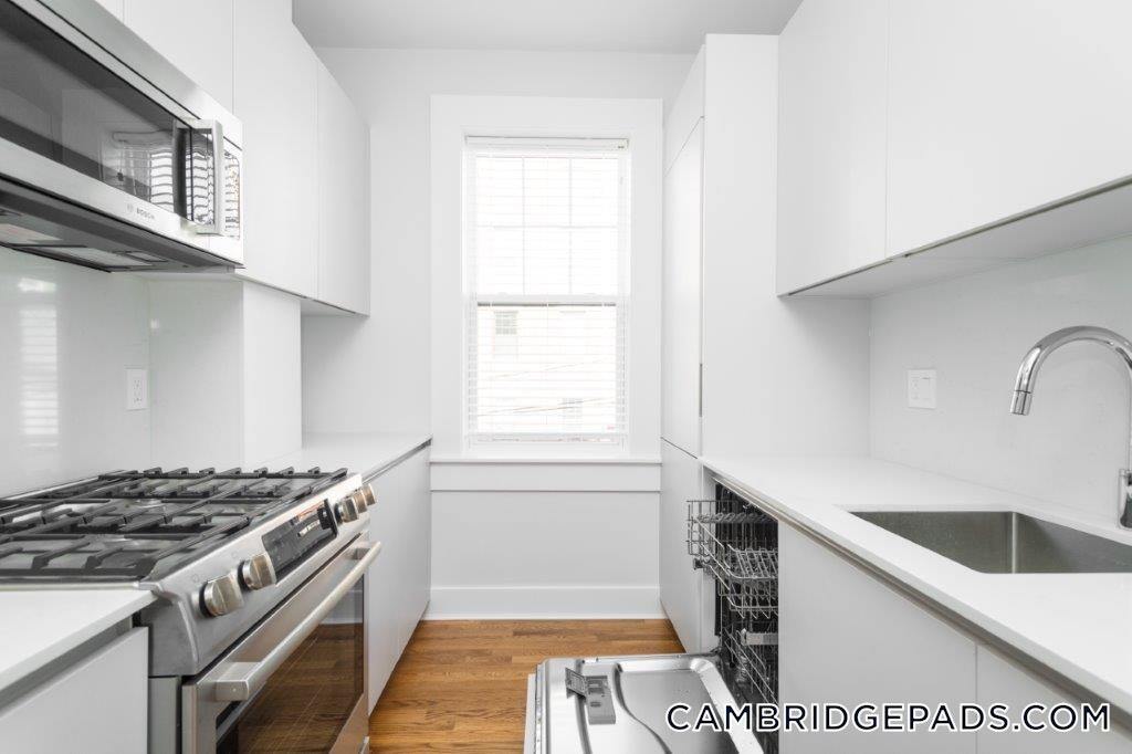 18 Forest St, Unit 23 in Cambridge, MA - Foto de edificio