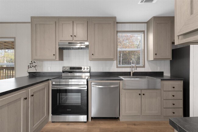 1300 Campbell Acres Rd in Cleveland, TX - Building Photo - Building Photo