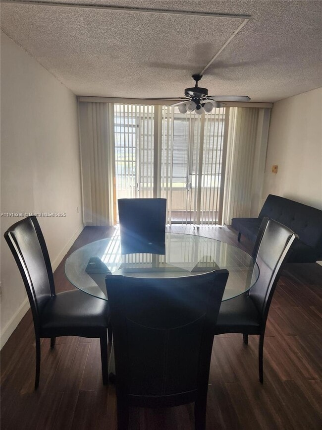 8450 Sunrise Lakes Blvd in Sunrise, FL - Building Photo - Building Photo