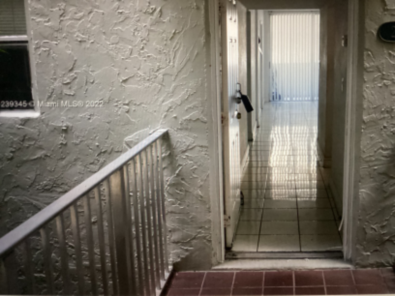 10000 NW 80th Ct-Unit -2247 in Miami Lakes, FL - Building Photo