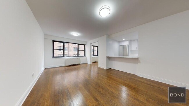 405 E 56th St in New York, NY - Building Photo - Building Photo