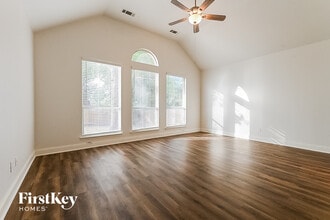 8606 Granville Dr in Dallas, TX - Foto de edificio - Building Photo