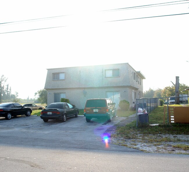 1410 SW 44th Ave in Fort Lauderdale, FL - Building Photo - Building Photo