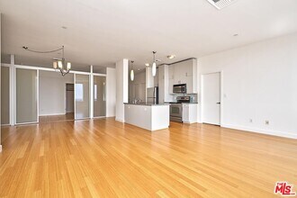 3810 Wilshire Blvd in Los Angeles, CA - Building Photo - Building Photo