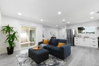 3567 Mt Everest Blvd in San Diego, CA - Foto de edificio - Building Photo