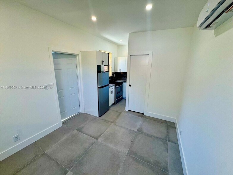 3 NE 70th St, Unit 3 in Miami, FL - Building Photo