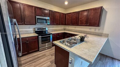 3349 W 105th Ter, Unit 0 in Hialeah, FL - Building Photo - Building Photo