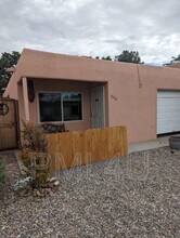 6016 Landry Ave NW in Albuquerque, NM - Foto de edificio - Building Photo