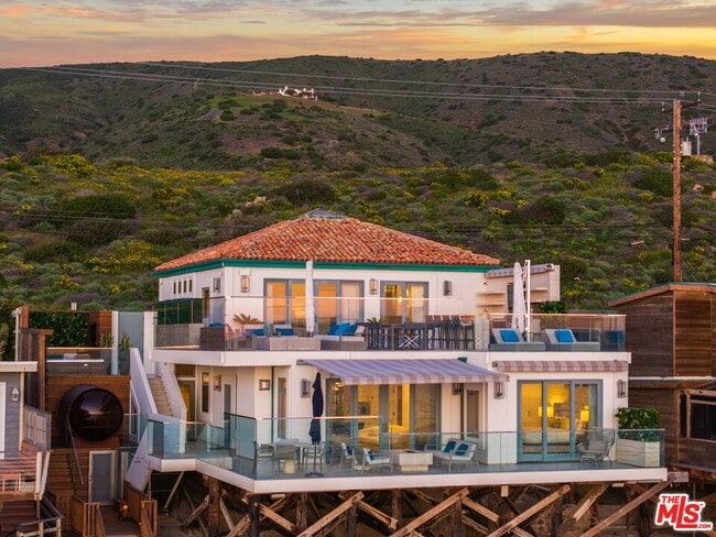 42580 Pacific Coast Hwy in Malibu, CA - Building Photo - Building Photo