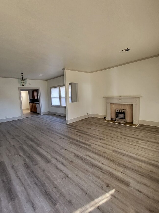 1326 W Elm Ave in Enid, OK - Building Photo - Building Photo