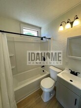 411-417 E Halliday St in Pocatello, ID - Foto de edificio - Building Photo