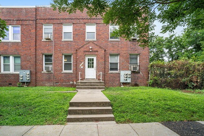 1725 E St NE in Washington, DC - Building Photo - Building Photo