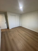 15715 63rd St Ct E in Sumner, WA - Foto de edificio - Building Photo