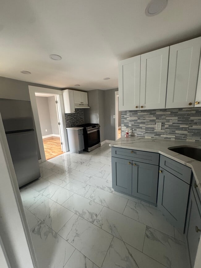 478 Shelton Ave, Unit 2 in Hamden, CT - Foto de edificio - Building Photo