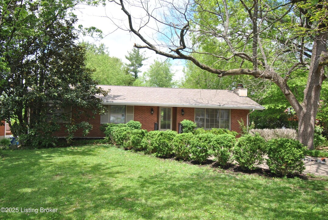 8105 Joyce Dr in Louisville, KY - Building Photo