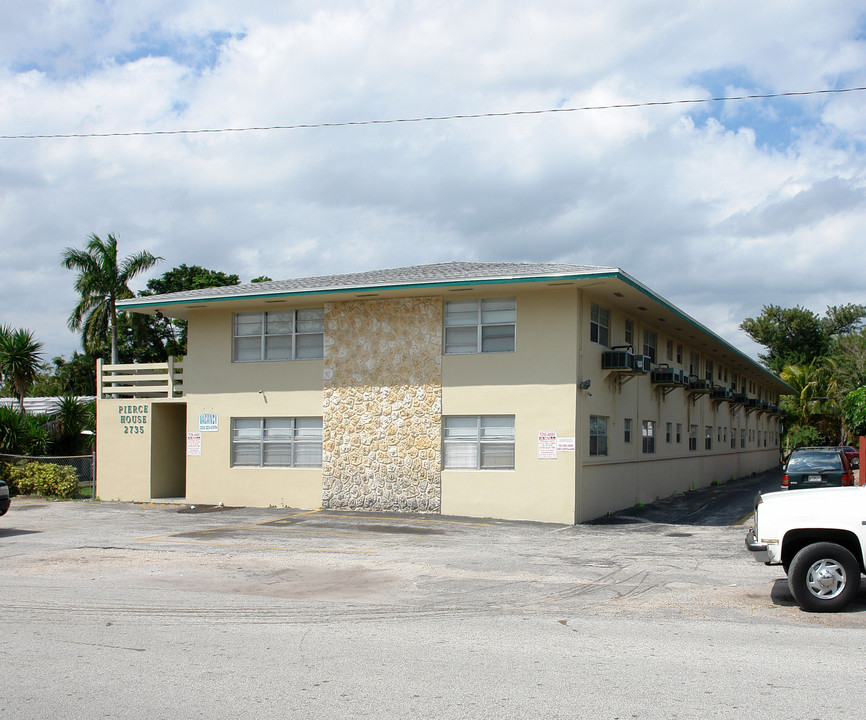 2735 Pierce St in Hollywood, FL - Building Photo