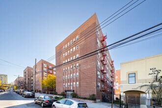 3314 Parsons Blvd in Flushing, NY - Foto de edificio - Building Photo